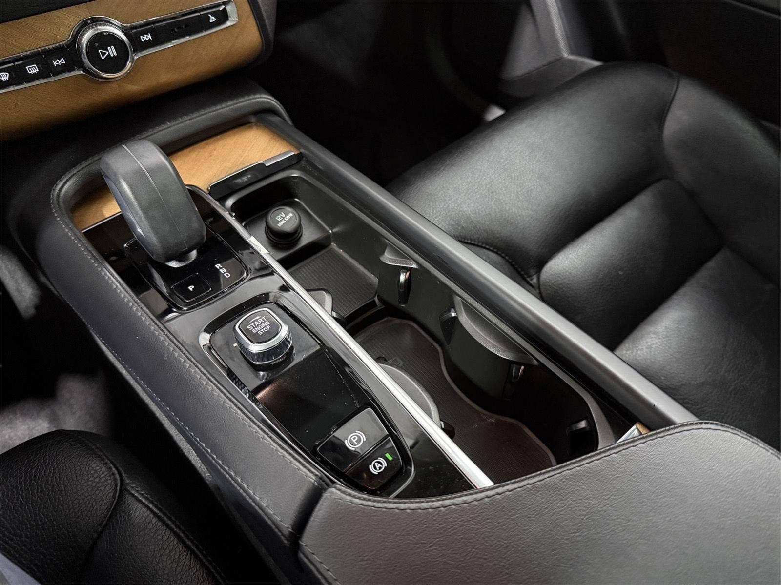 2023 Volvo XC90 B5 Plus