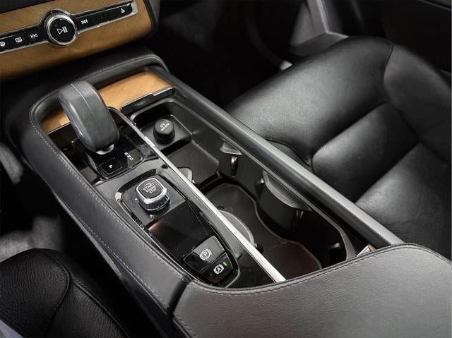 2023 Volvo XC90 B5 Plus