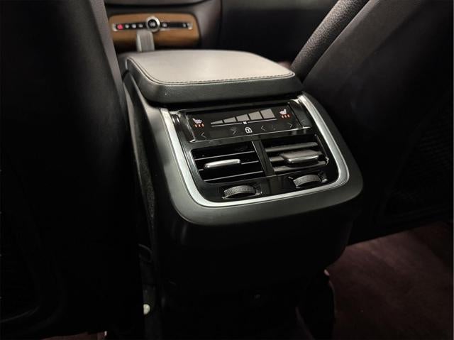 2023 Volvo XC90 B5 Plus
