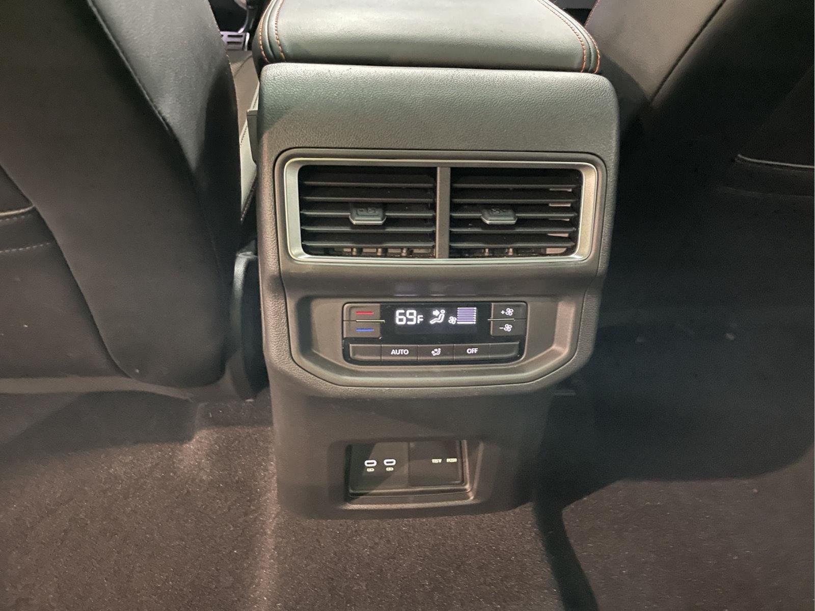 2024 Volkswagen Atlas 2.0T Peak Edition SE w/Technology