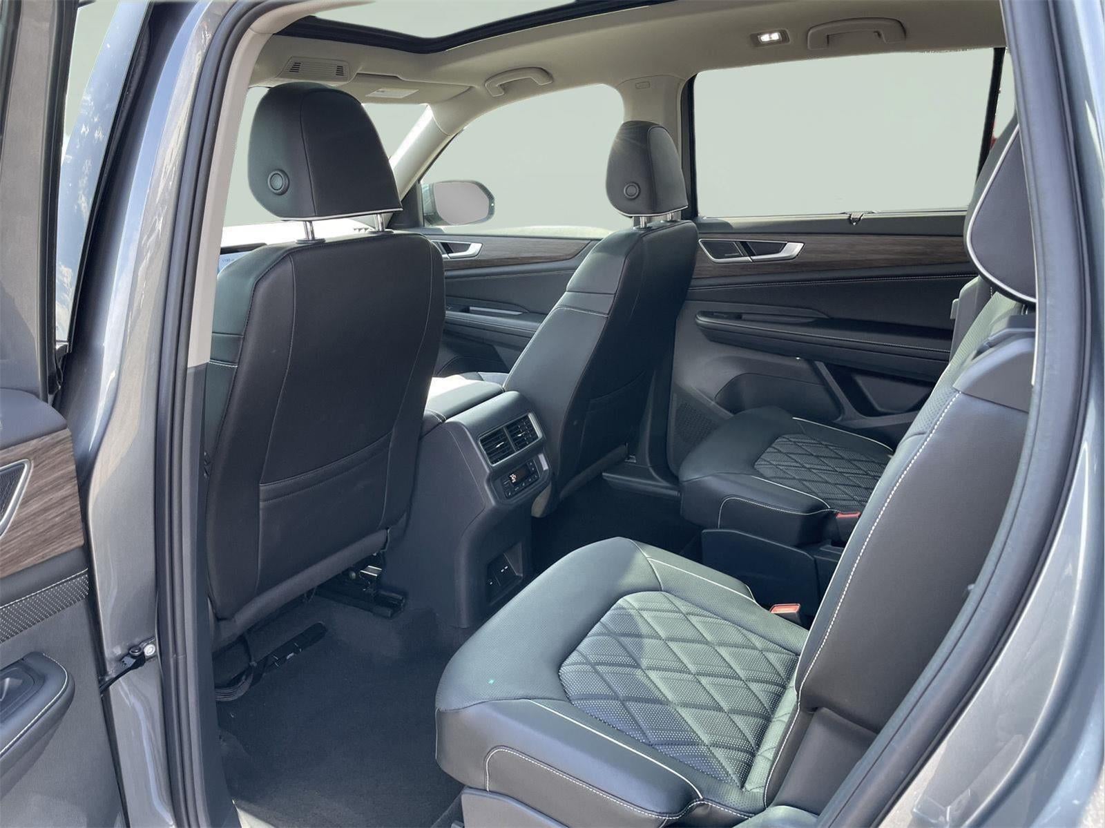 2024 Volkswagen Atlas 2.0T SEL Premium R-Line