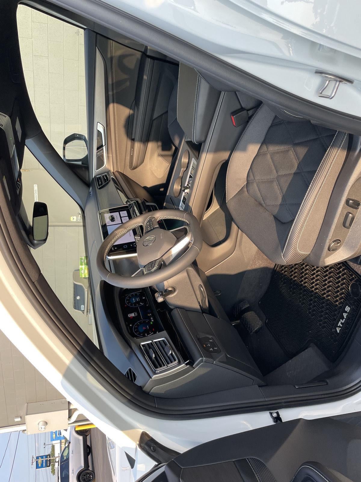 2024 Volkswagen Atlas Cross Sport 2.0T SE