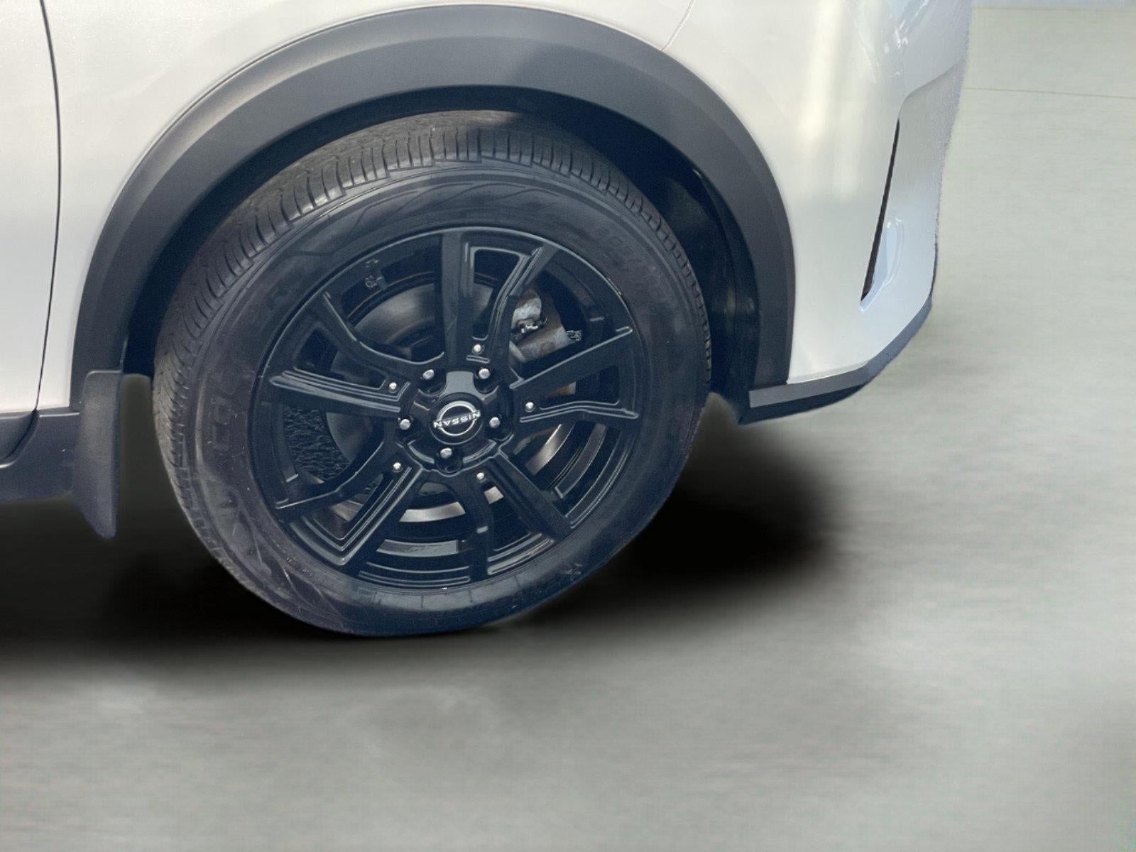 2022 Nissan Kicks SR