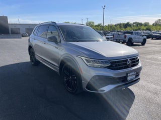 2022 Volkswagen Tiguan SE R-Line Black