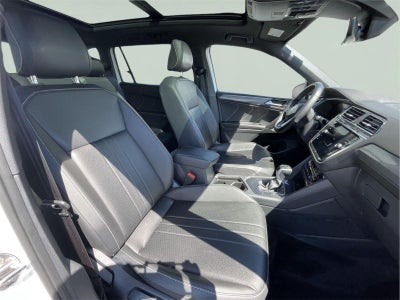 2023 Volkswagen Tiguan SE R-Line Black