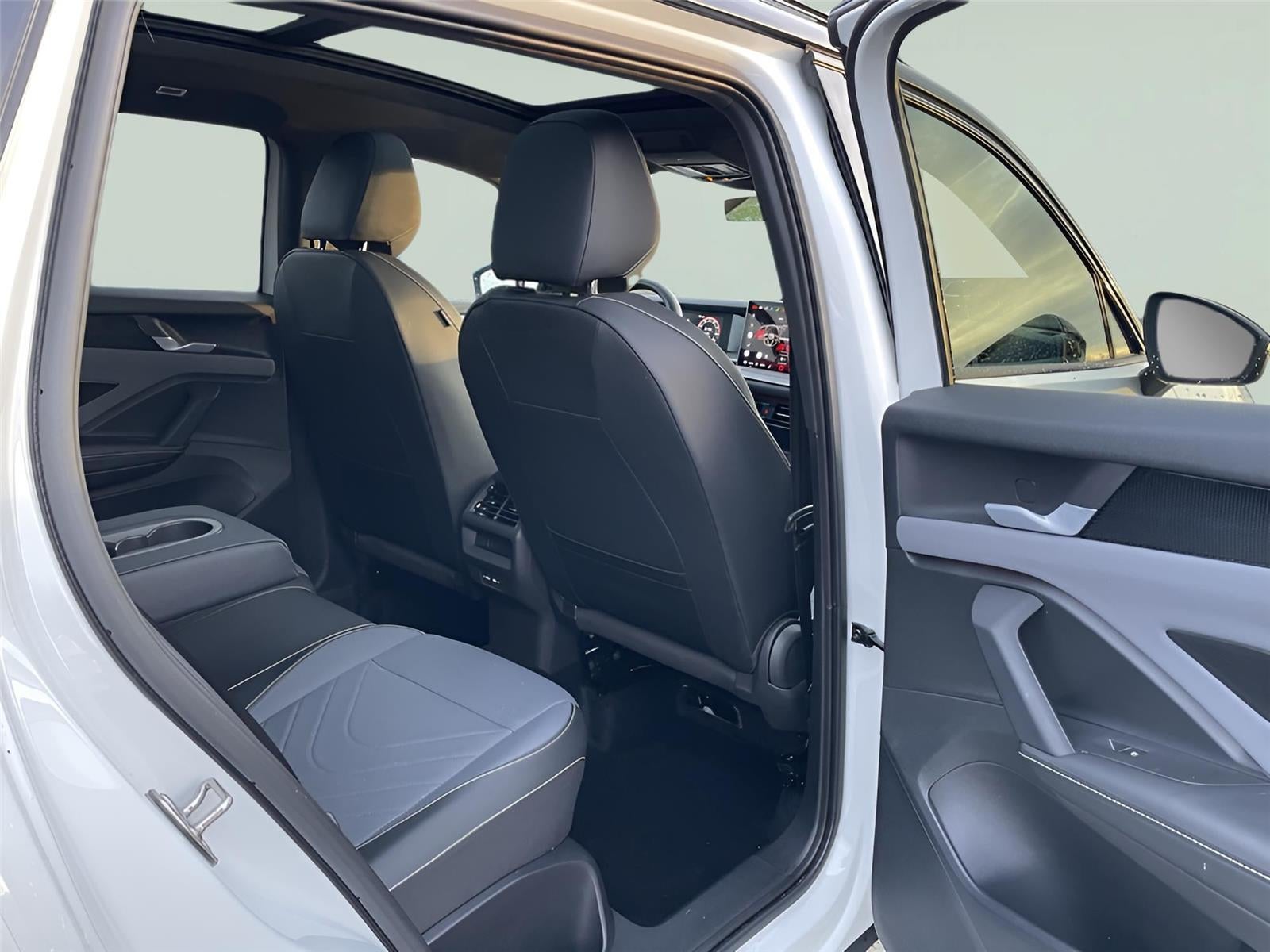 2025 Volkswagen Tiguan SE R-Line Black