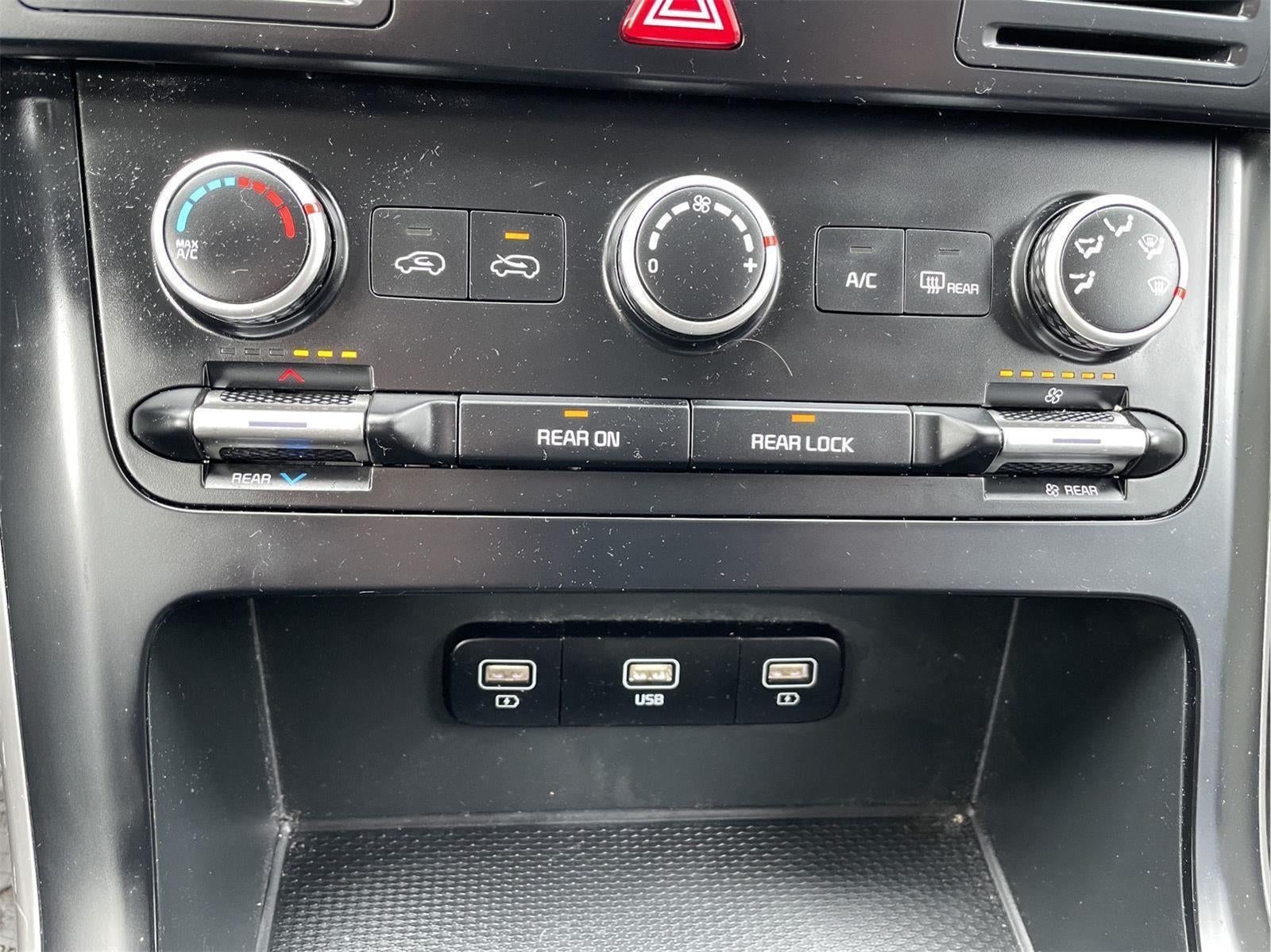 2023 Kia Carnival LX