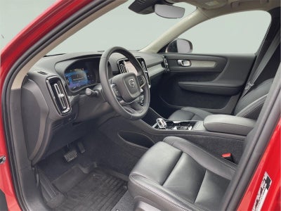 2024 Volvo XC40 Plus Dark Theme