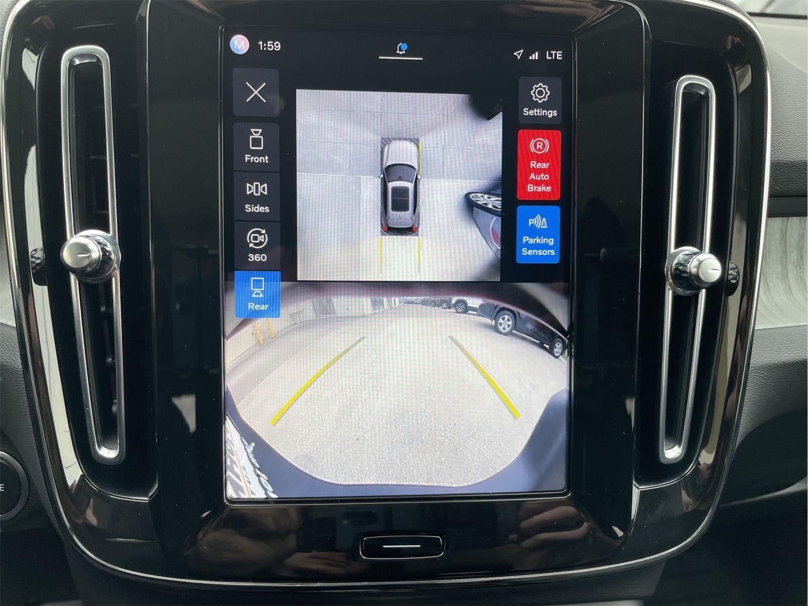 2024 Volvo XC40 Plus Dark Theme