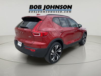 2024 Volvo XC40 Plus Dark Theme