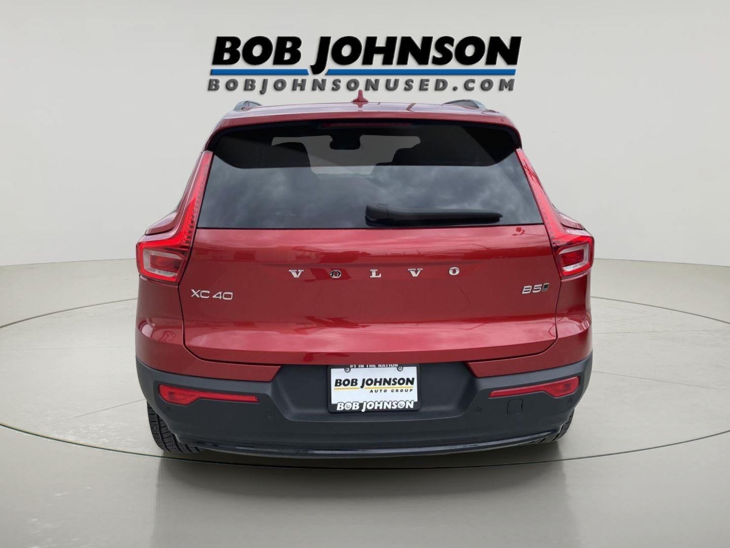 2024 Volvo XC40 Plus Dark Theme