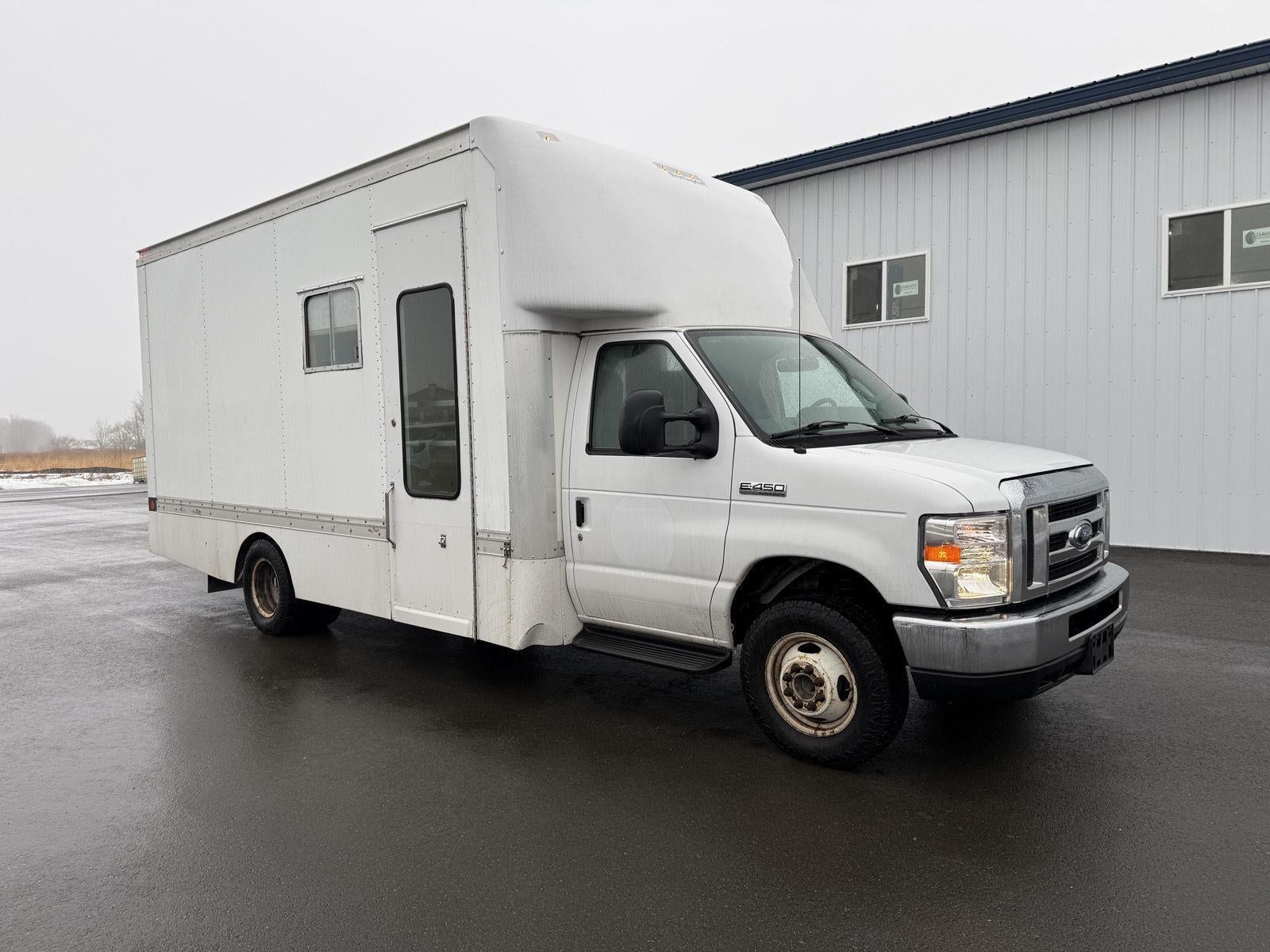 2019 Ford E-Series Cutaway E-450 DRW 158 WB