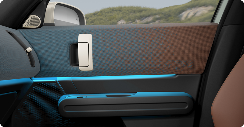 The interior door panel of the MINI Countryman S ALL4.